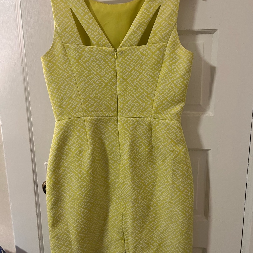 Tahari size 10 chartreuse dress, lined with pin darts and reveal at the back.